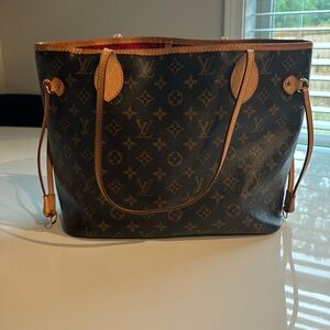 Louis Vuitton tote bag, large in size very well kept